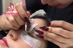 bầu có nối mi được không