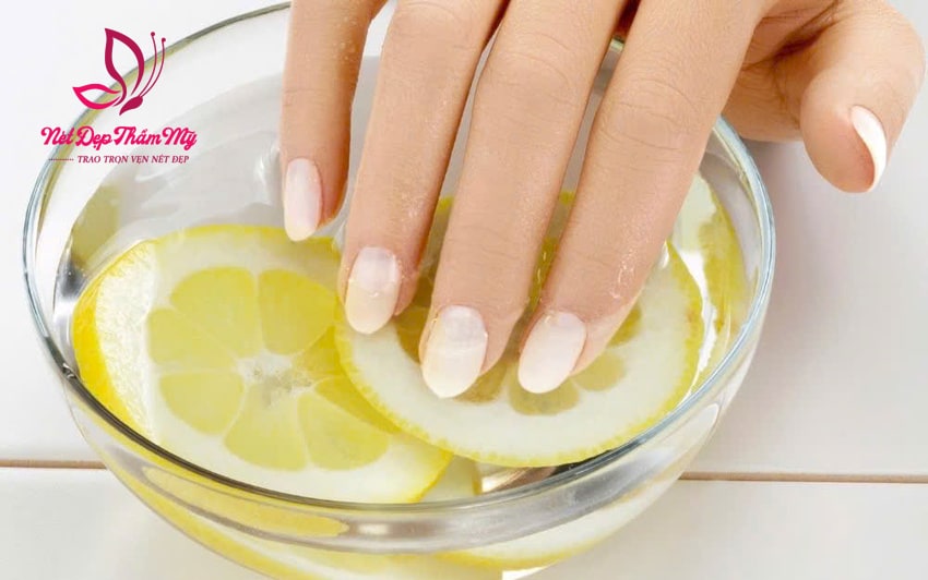 cách tẩy móng tay gel tại nhà