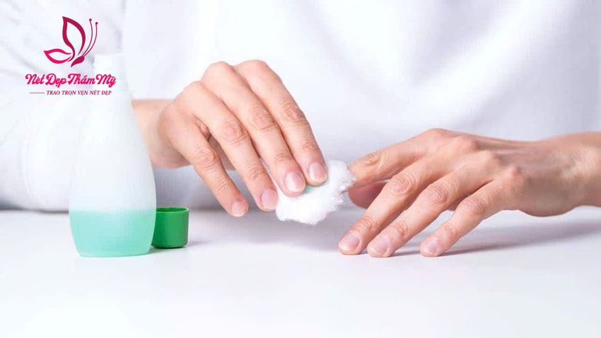 cách tẩy sơn móng tay