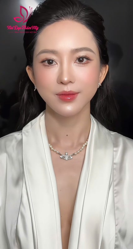 chuyên viên trang điểm đến nhà