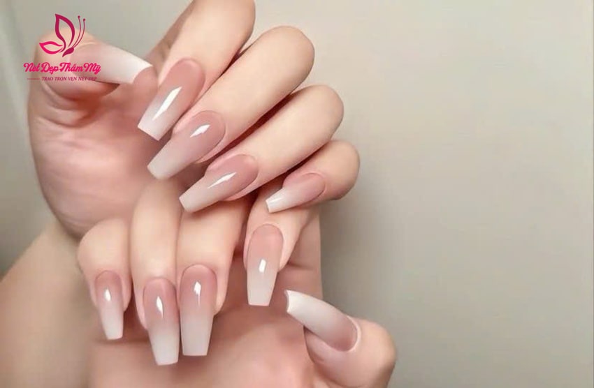 đắp gel móng tay