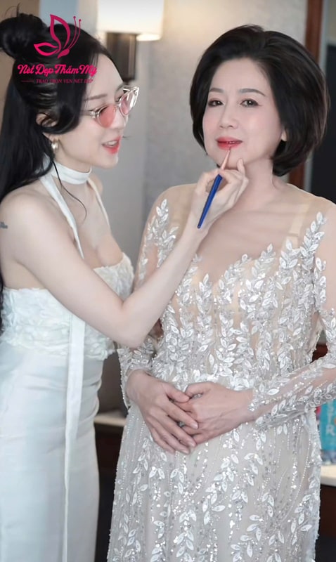 trang điểm tại nhà