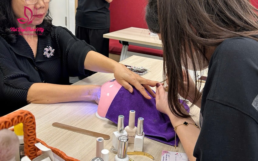dịch vụ làm nail quận 3