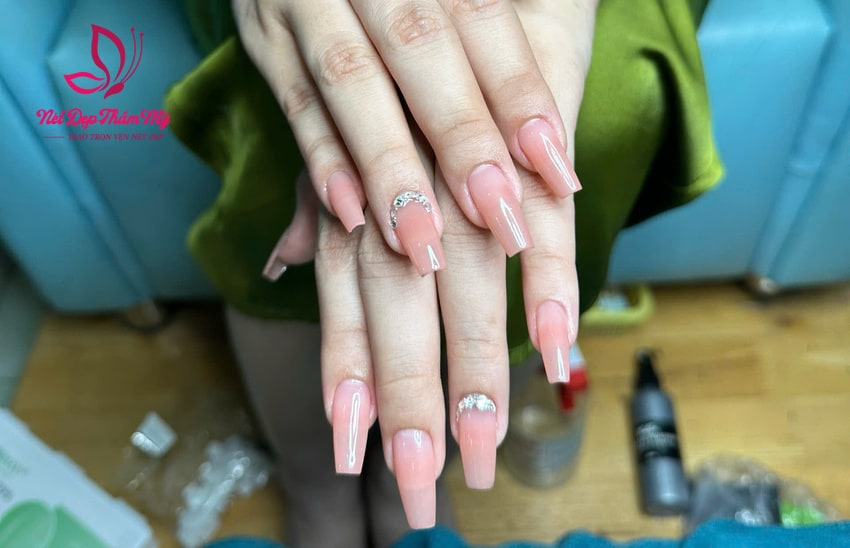làm móng tận nơi quận 7