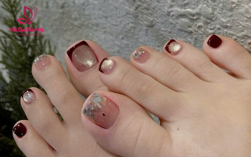 móng chân mắt mèo vẽ đầu móng